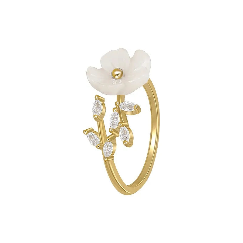 WHITE SHELL FLOWER RING